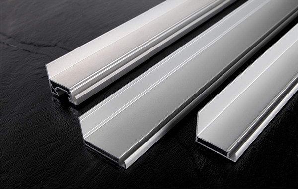 宏桥控股1月30日晚间披露2025年度业绩预告