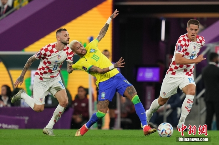 卡塔尔世界杯颁奖典礼：罗纳尔多获最粗大腿奖