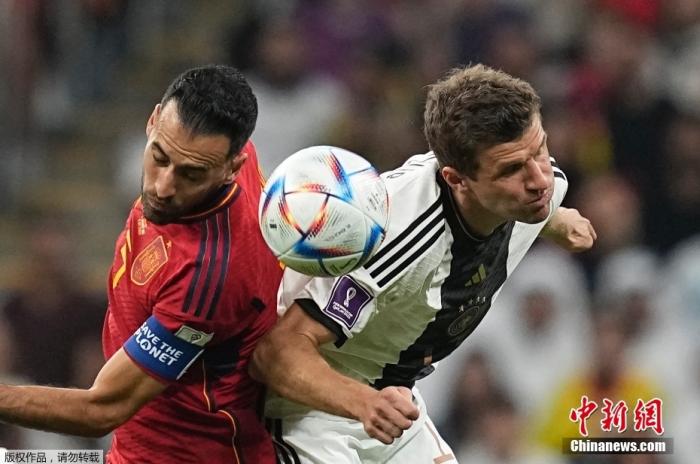 卡塔尔世界杯颁奖典礼：罗纳尔多获最粗大腿奖