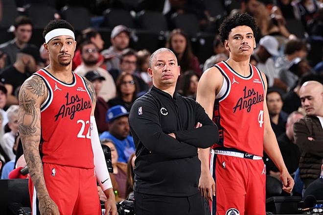 快船险胜灰熊 桑德斯表现起伏引关注