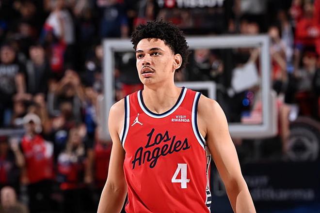 快船险胜灰熊 桑德斯表现起伏引关注