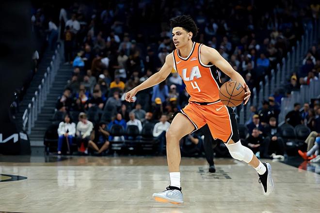 快船险胜灰熊 桑德斯表现起伏引关注