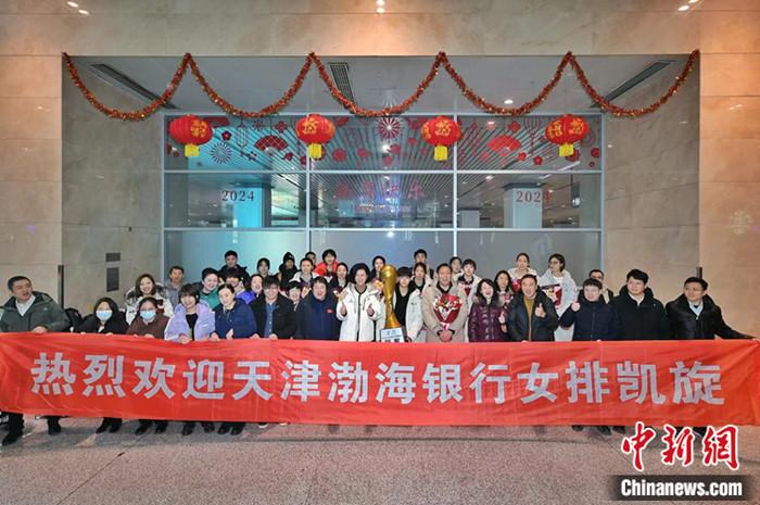 李盈莹率天津女排卫冕联赛冠军备战巴黎奥运