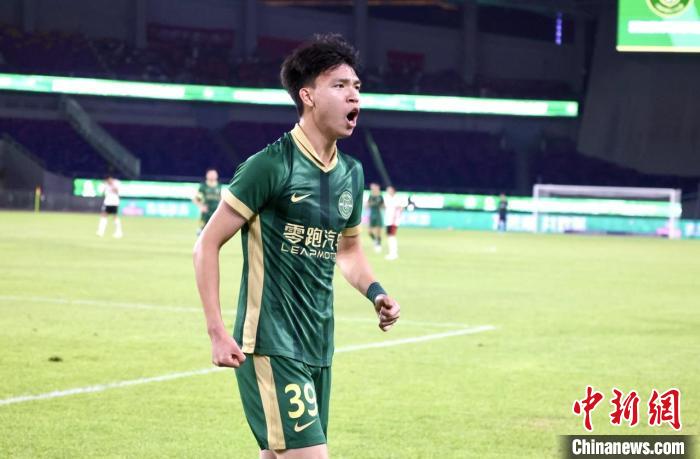 浙江绿城小将王钰栋双响