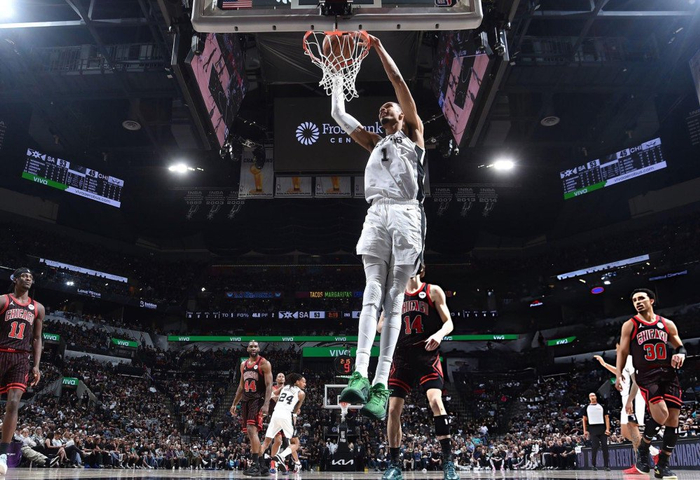 文班亚马狂砍41+16助马刺九连胜创历史最快两双纪