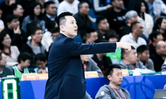 上海男篮外援洛夫顿消极表现引关注 教练矛盾影