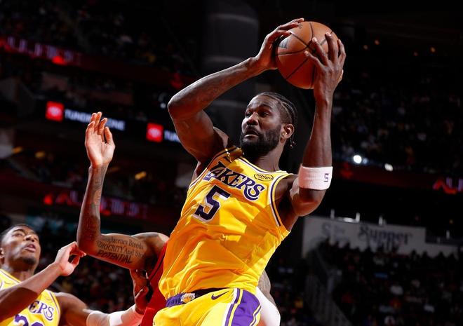 艾顿末节爆发率队逆转火箭 湖人锁定胜局