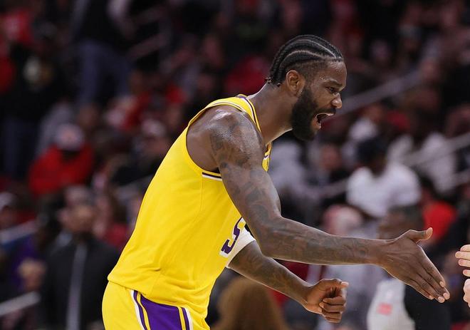 艾顿末节爆发率队逆转火箭 湖人锁定胜局