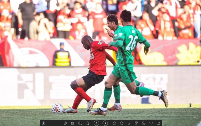 北京国安三轮不胜陷困境 争议判罚引球迷不满